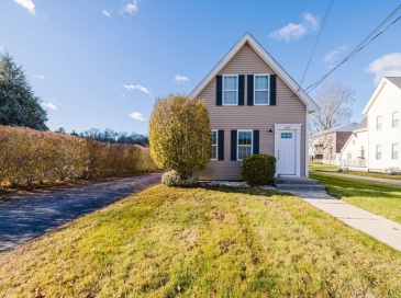 687 Washington Street, Easton, Massachusetts, 3 Bedrooms Bedrooms, 7 Rooms Rooms,1.5 BathroomsBathrooms,Residential Lease,For Rent,Washington Street,73461116