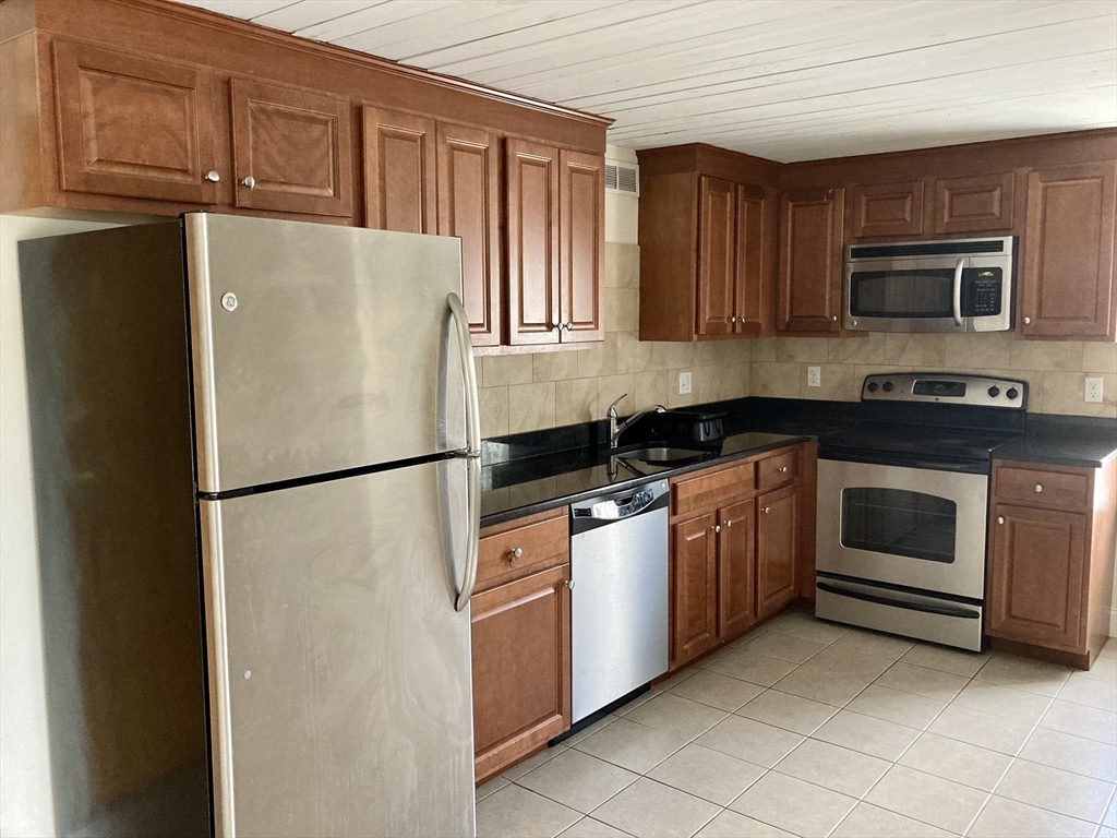 308 Moody Street, Waltham, Massachusetts, 2 Bedrooms Bedrooms, 4 Rooms Rooms,1.5 BathroomsBathrooms,Residential Lease,For Rent,Moody Street,73450365
