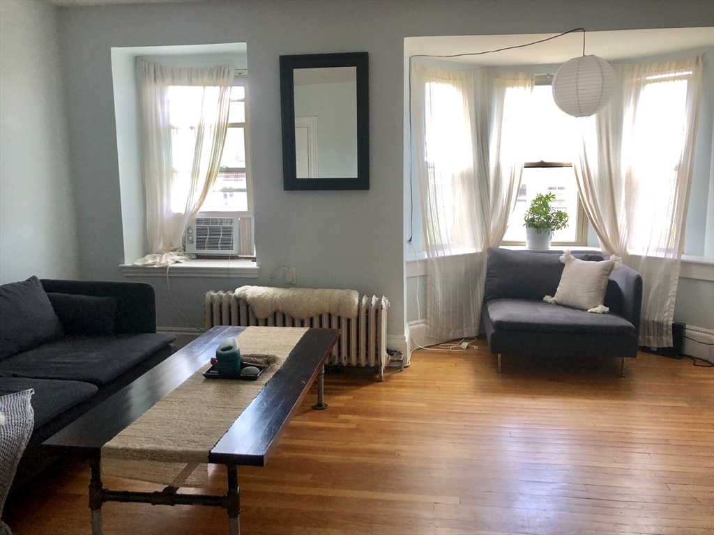 62 Clarendon St, Boston, Massachusetts, 1 Bedroom Bedrooms, 3 Rooms Rooms,1 BathroomBathrooms,Residential Lease,For Rent,Clarendon St,73443717