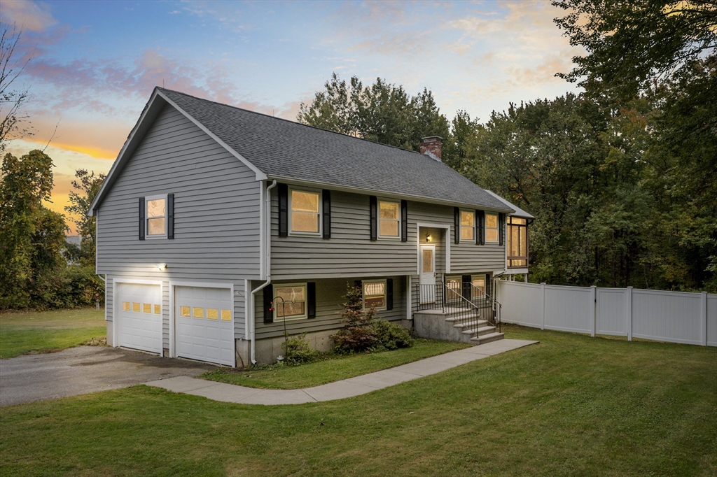 12 Longmeadow Lane, Medway, Massachusetts, 3 Bedrooms Bedrooms, 8 Rooms Rooms,1.5 BathroomsBathrooms,Residential,For Sale,Longmeadow Lane,73435507