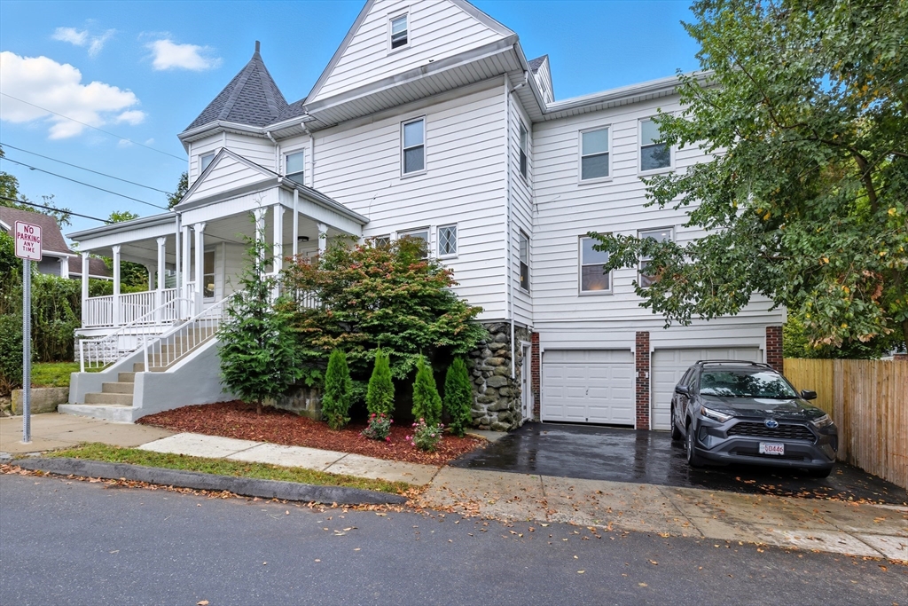2 Bartlett Avenue, Belmont, Massachusetts, 3 Bedrooms Bedrooms, 8 Rooms Rooms,3 BathroomsBathrooms,Residential,For Sale,Bartlett Avenue,73461223