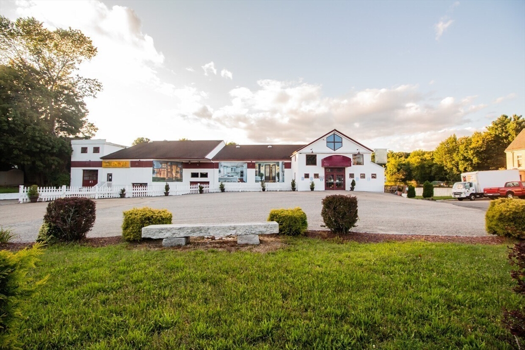 1150-1152 Main St, Leicester, Massachusetts, ,Commercial Lease,For Rent,Main St,73461178