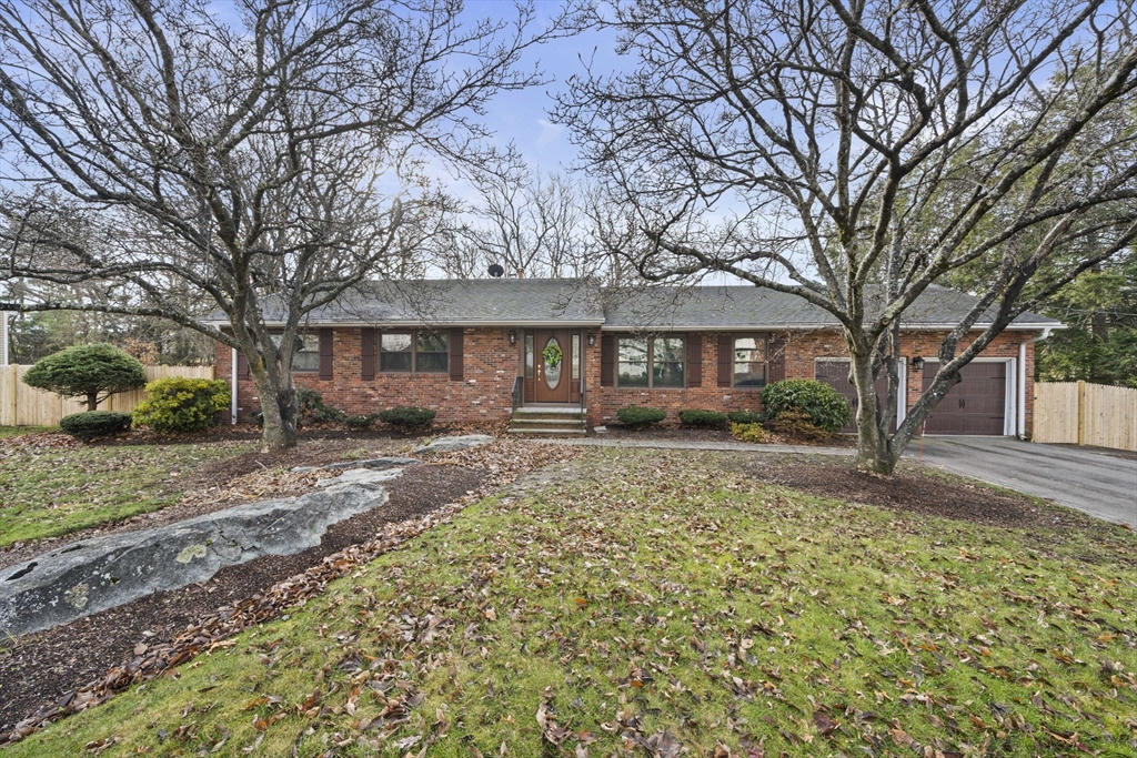 298 Lisle Street, Braintree, Massachusetts, 3 Bedrooms Bedrooms, 8 Rooms Rooms,2 BathroomsBathrooms,Residential,For Sale,Lisle Street,73461279