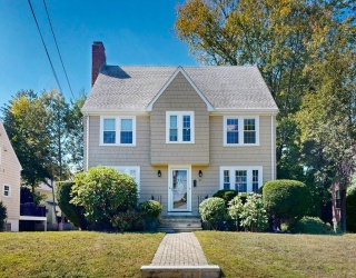25 Allen Ave, Newton, Massachusetts, 4 Bedrooms Bedrooms, 9 Rooms Rooms,2.5 BathroomsBathrooms,Residential,For Sale,Allen Ave,73431949