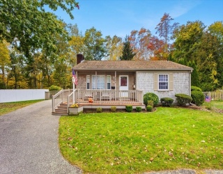 888 Hillcrest Rd, New Bedford, Massachusetts, 3 Bedrooms Bedrooms, 5 Rooms Rooms,1 BathroomBathrooms,Residential,For Sale,Hillcrest Rd,73445367