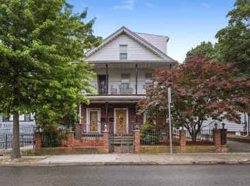 105 Washington Ave, Chelsea, Massachusetts, 5 Bedrooms Bedrooms, 9 Rooms Rooms,3 BathroomsBathrooms,Residential Income,For Sale,Washington Ave,73401900