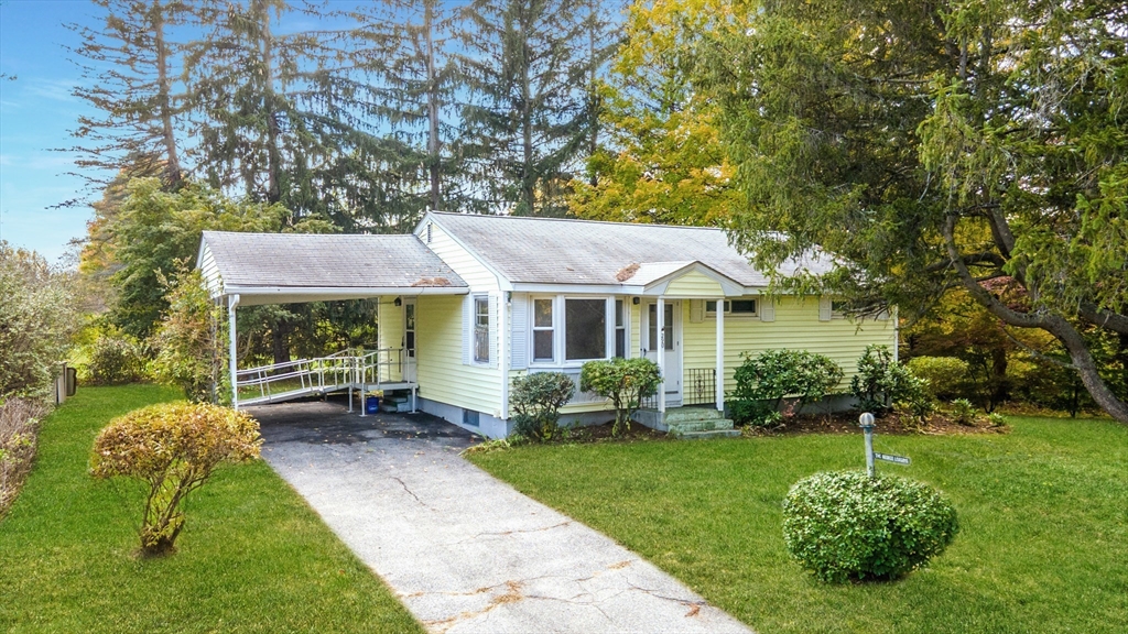 290 Sterling St, Lancaster, Massachusetts, 2 Bedrooms Bedrooms, 4 Rooms Rooms,1 BathroomBathrooms,Residential,For Sale,Sterling St,73444540