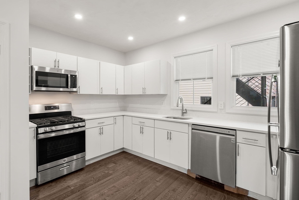 599 Broadway, Everett, Massachusetts, 3 Bedrooms Bedrooms, 6 Rooms Rooms,1.5 BathroomsBathrooms,Residential Lease,For Rent,Broadway,73386496