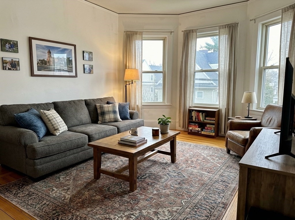 13-15 Timothy Ave, Everett, Massachusetts, 3 Bedrooms Bedrooms, 6 Rooms Rooms,1 BathroomBathrooms,Residential Lease,For Rent,Timothy Ave,73461386