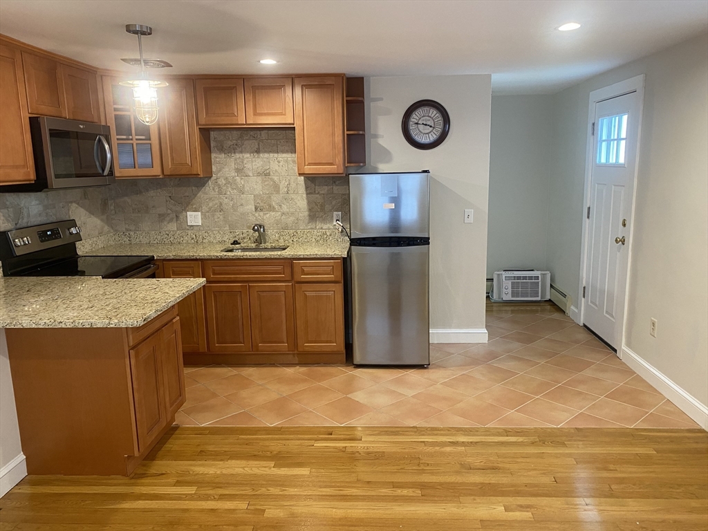 21 Highland Ter, Needham, Massachusetts, 1 Bedroom Bedrooms, 3 Rooms Rooms,1 BathroomBathrooms,Residential Lease,For Rent,Highland Ter,73461411