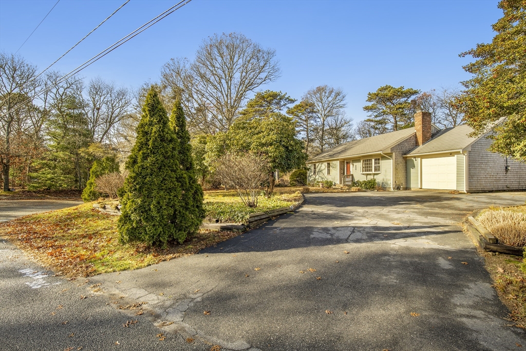 386 Bishops Ter, Barnstable, Massachusetts, 3 Bedrooms Bedrooms, 6 Rooms Rooms,1 BathroomBathrooms,Residential,For Sale,Bishops Ter,73461432