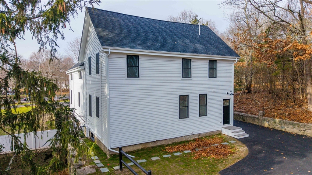 16 Water St, Freetown, Massachusetts, 3 Bedrooms Bedrooms, 7 Rooms Rooms,2.5 BathroomsBathrooms,Residential,For Sale,Water St,73461457