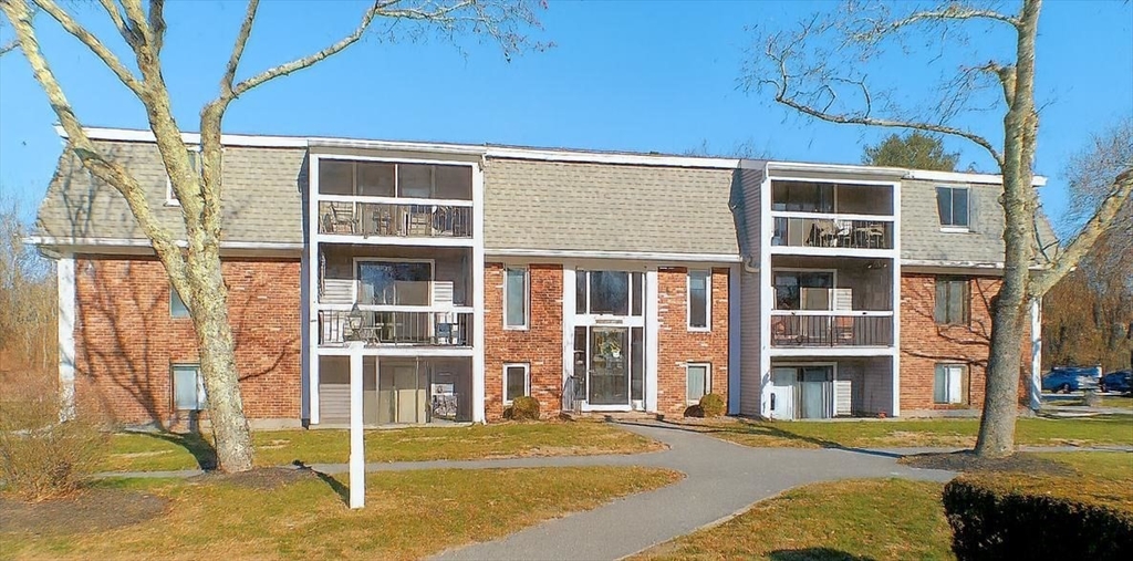 15 Foundry St, Easton, Massachusetts, 2 Bedrooms Bedrooms, 4 Rooms Rooms,1 BathroomBathrooms,Residential,For Sale,Foundry St,73461476