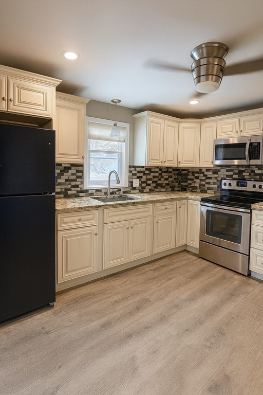 45 Roswell Ave, Dracut, Massachusetts, 1 Bedroom Bedrooms, 3 Rooms Rooms,1 BathroomBathrooms,Residential Lease,For Rent,Roswell Ave,73461339