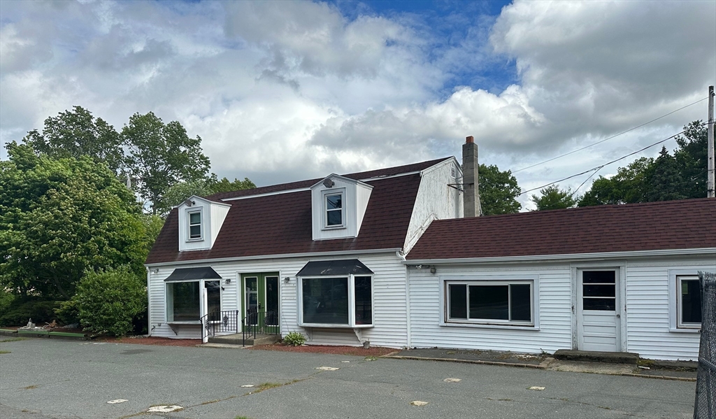 409 Lynn Fells Parkway, Saugus, Massachusetts, 1 Bedroom Bedrooms, 5 Rooms Rooms,1.5 BathroomsBathrooms,Residential,For Sale,Lynn Fells Parkway,73377418