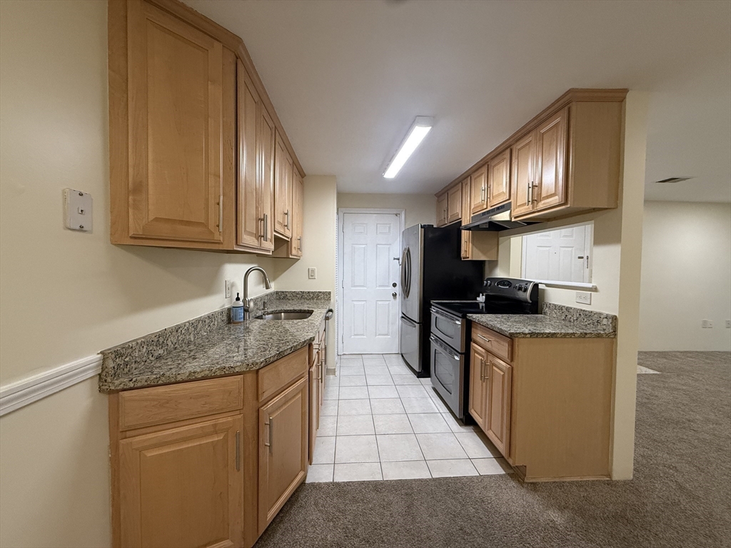 10 Squire Ct, Natick, Massachusetts, 2 Bedrooms Bedrooms, 5 Rooms Rooms,2 BathroomsBathrooms,Residential Lease,For Rent,Squire Ct,73461542