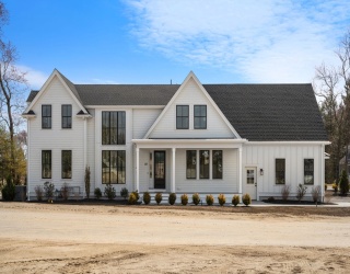 1060 Grove Street, Framingham, Massachusetts, 2 Bedrooms Bedrooms, 5 Rooms Rooms,2.5 BathroomsBathrooms,Residential,For Sale,Grove Street,73461561