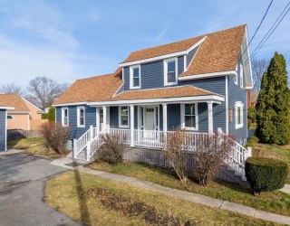 32 Cedar St, Fairhaven, Massachusetts, 3 Bedrooms Bedrooms, 7 Rooms Rooms,2 BathroomsBathrooms,Residential,For Sale,Cedar St,73461548