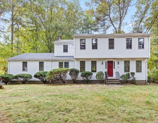 16 Lee Rd, Medfield, Massachusetts, 4 Bedrooms Bedrooms, 8 Rooms Rooms,2.5 BathroomsBathrooms,Residential,For Sale,Lee Rd,73444538