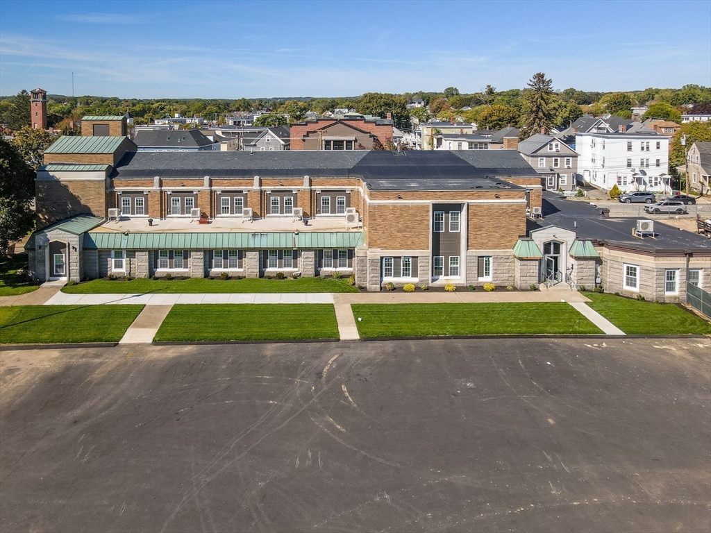 241 W Sixth, Lowell, Massachusetts, 3 Bedrooms Bedrooms, 5 Rooms Rooms,2 BathroomsBathrooms,Residential Lease,For Rent,W Sixth,73442004