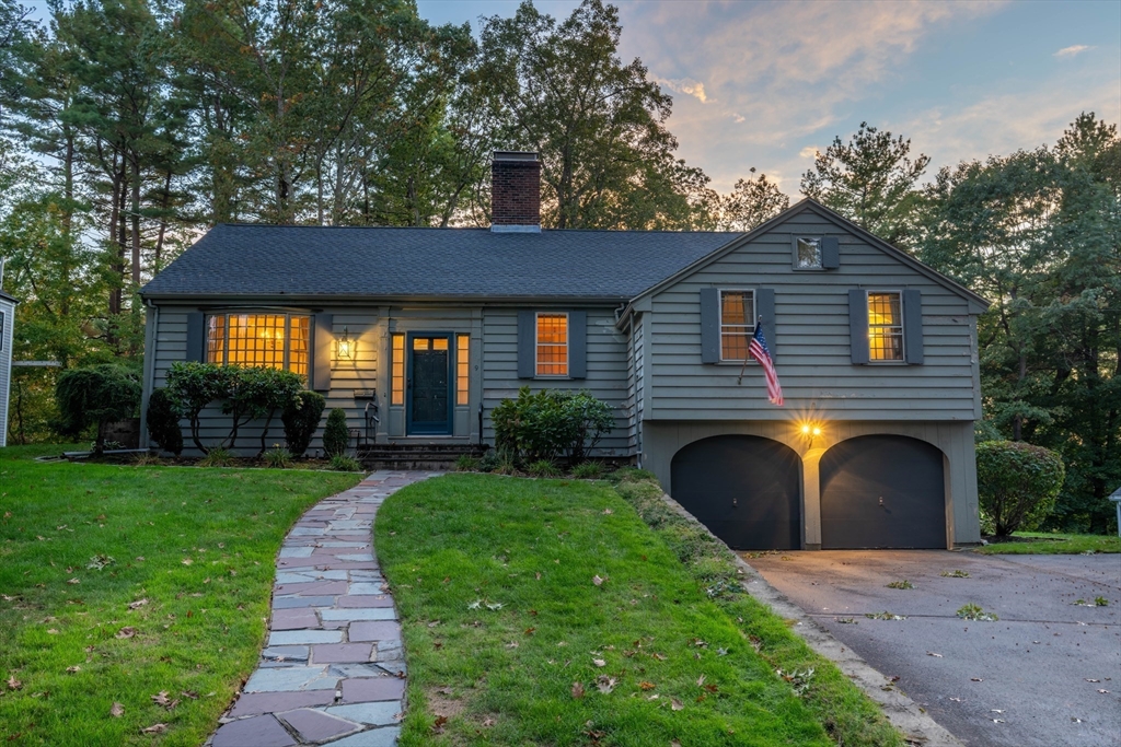 9 Fernway, Lynnfield, Massachusetts, 4 Bedrooms Bedrooms, 9 Rooms Rooms,3 BathroomsBathrooms,Residential,For Sale,Fernway,73443204