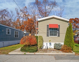 548 Kenyon Ave, Attleboro, Massachusetts, 2 Bedrooms Bedrooms, 4 Rooms Rooms,1 BathroomBathrooms,Residential,For Sale,Kenyon Ave,73456522