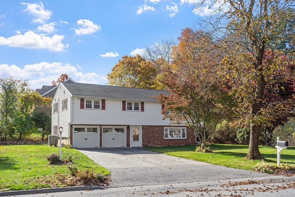 9 Wing Terrace, Burlington, Massachusetts, 3 Bedrooms Bedrooms, 9 Rooms Rooms,2 BathroomsBathrooms,Residential,For Sale,Wing Terrace,73449101
