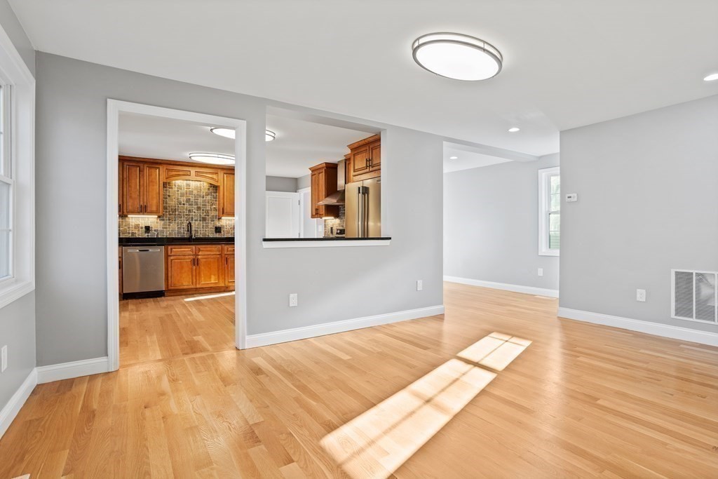 144 Lincoln Road, Lincoln, Massachusetts, 1 Bedroom Bedrooms, 3 Rooms Rooms,1 BathroomBathrooms,Residential Lease,For Rent,Lincoln Road,73461731