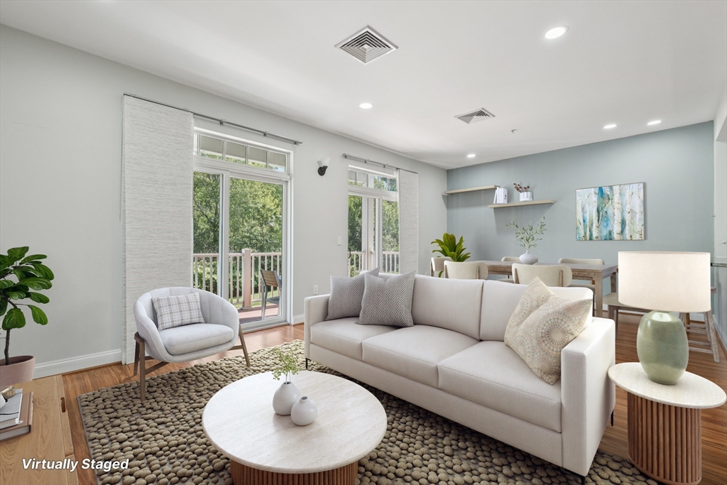 614 Pond St, Braintree, Massachusetts, 2 Bedrooms Bedrooms, 4 Rooms Rooms,2.5 BathroomsBathrooms,Residential Lease,For Rent,Pond St,73461749