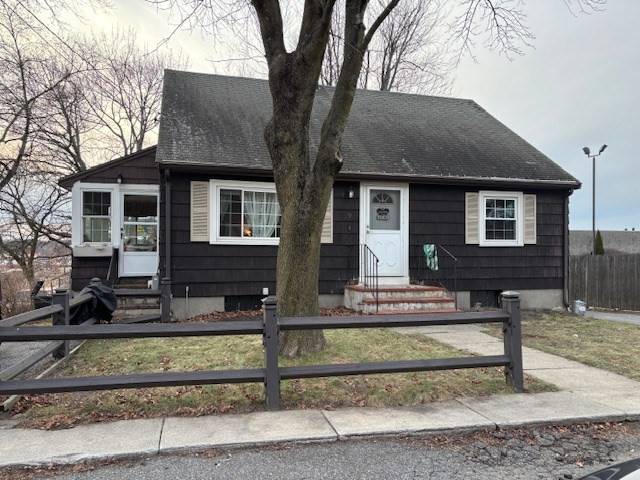 9 Garden Terrace, Woburn, Massachusetts, 4 Bedrooms Bedrooms, 6 Rooms Rooms,1 BathroomBathrooms,Residential Lease,For Rent,Garden Terrace,73461766