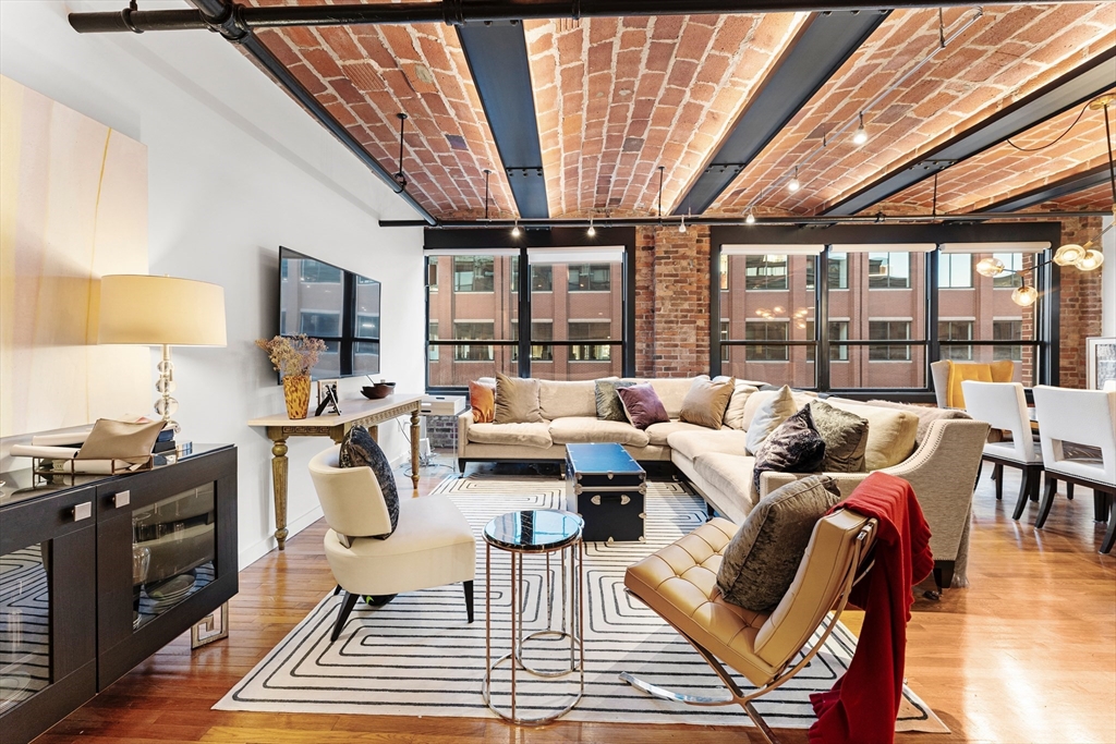 121 Beach, Boston, Massachusetts, 2 Bedrooms Bedrooms, 4 Rooms Rooms,2 BathroomsBathrooms,Residential,For Sale,Beach,73461634