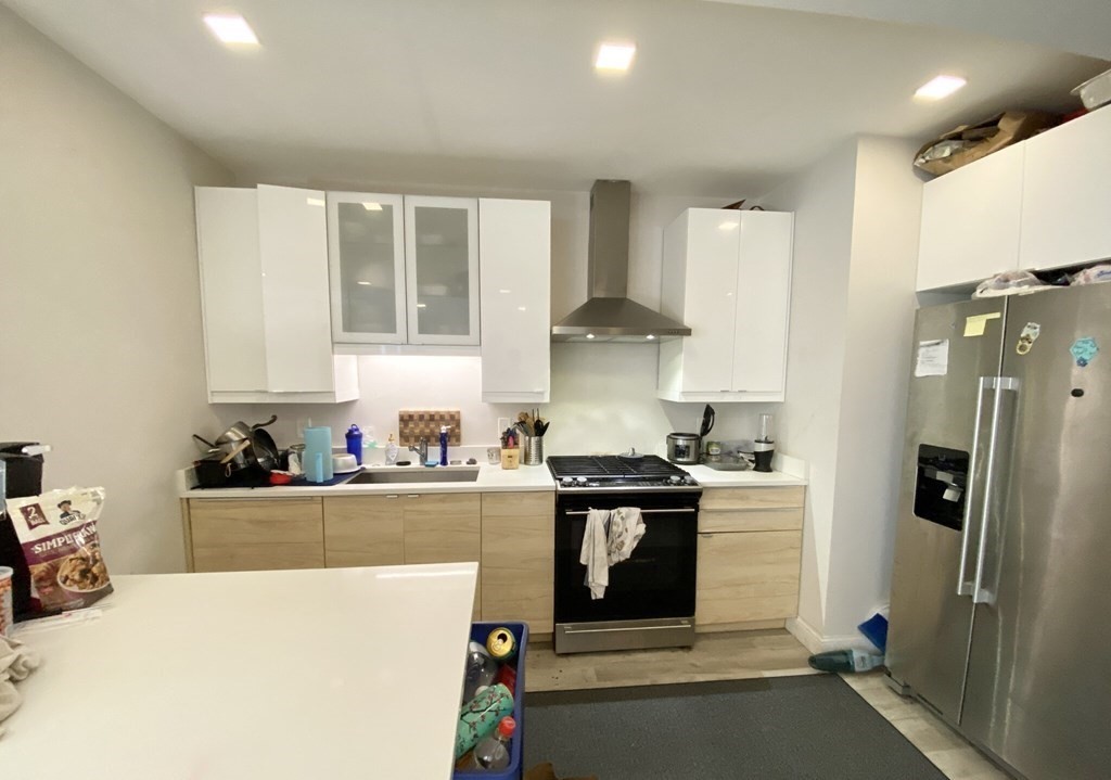 113 Hillside Street, Boston, Massachusetts, 5 Bedrooms Bedrooms, 8 Rooms Rooms,3 BathroomsBathrooms,Residential Lease,For Rent,Hillside Street,73176029