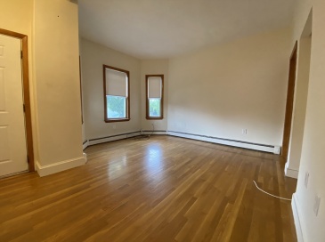 14 Clarendon St, Watertown, Massachusetts, 1 Bedroom Bedrooms, 4 Rooms Rooms,1 BathroomBathrooms,Residential Lease,For Rent,Clarendon St,73461712