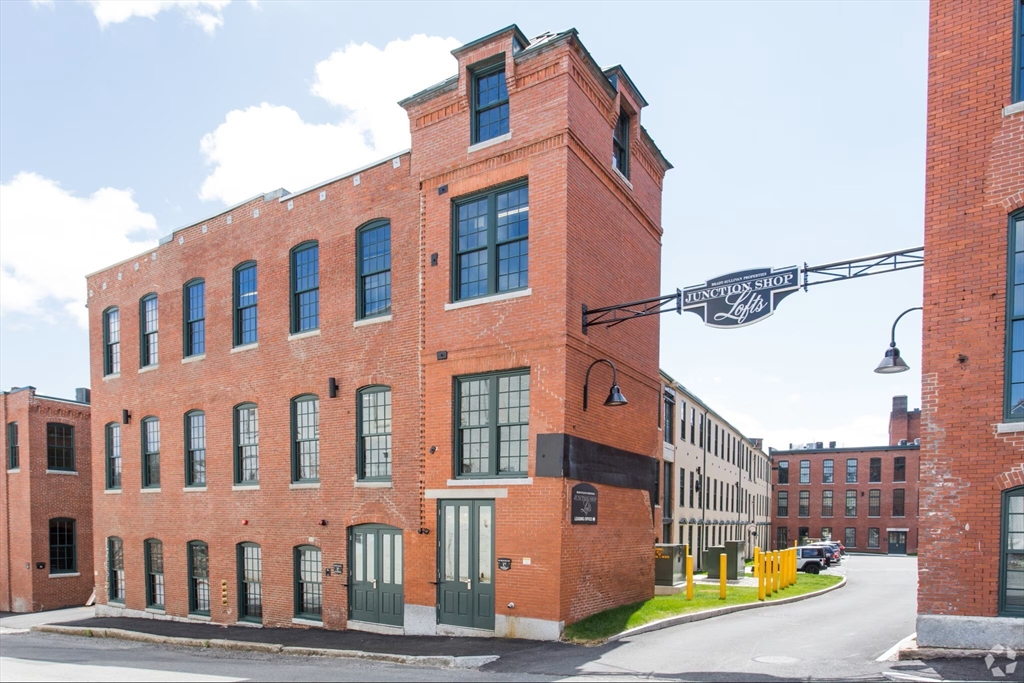 64 Beacon Street, Worcester, Massachusetts, 1 Bedroom Bedrooms, 3 Rooms Rooms,1 BathroomBathrooms,Residential Lease,For Rent,Beacon Street,73439941