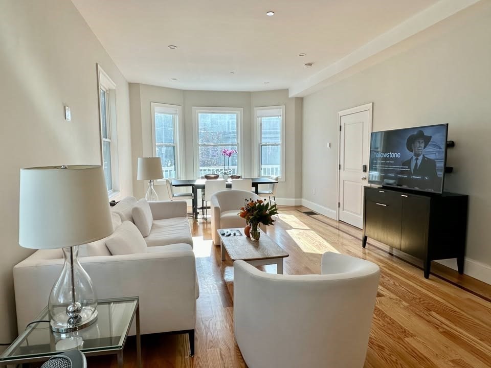 111 Hutchings St, Boston, Massachusetts, 2 Bedrooms Bedrooms, 5 Rooms Rooms,2.5 BathroomsBathrooms,Residential Lease,For Rent,Hutchings St,73420993