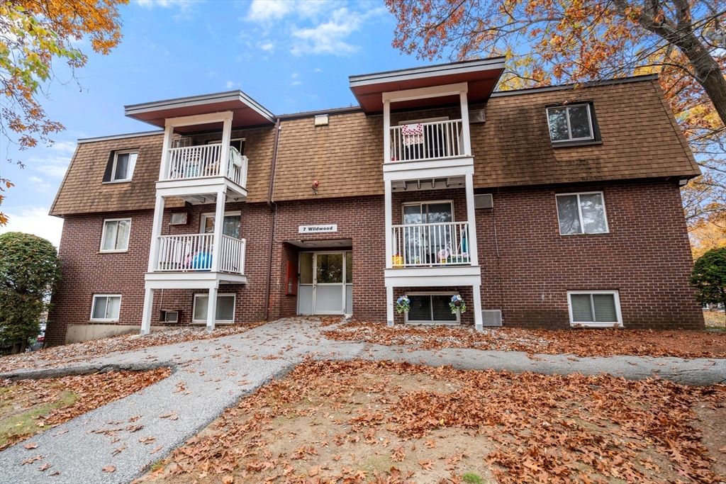 7 Wildwood Street, Dracut, Massachusetts, 2 Bedrooms Bedrooms, 4 Rooms Rooms,1 BathroomBathrooms,Residential,For Sale,Wildwood Street,73449636