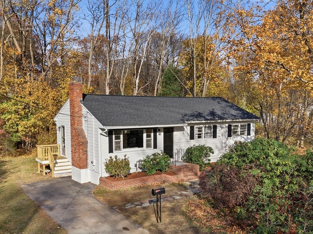 46 Linwood St, Andover, Massachusetts, 3 Bedrooms Bedrooms, 6 Rooms Rooms,1 BathroomBathrooms,Residential,For Sale,Linwood St,73455017