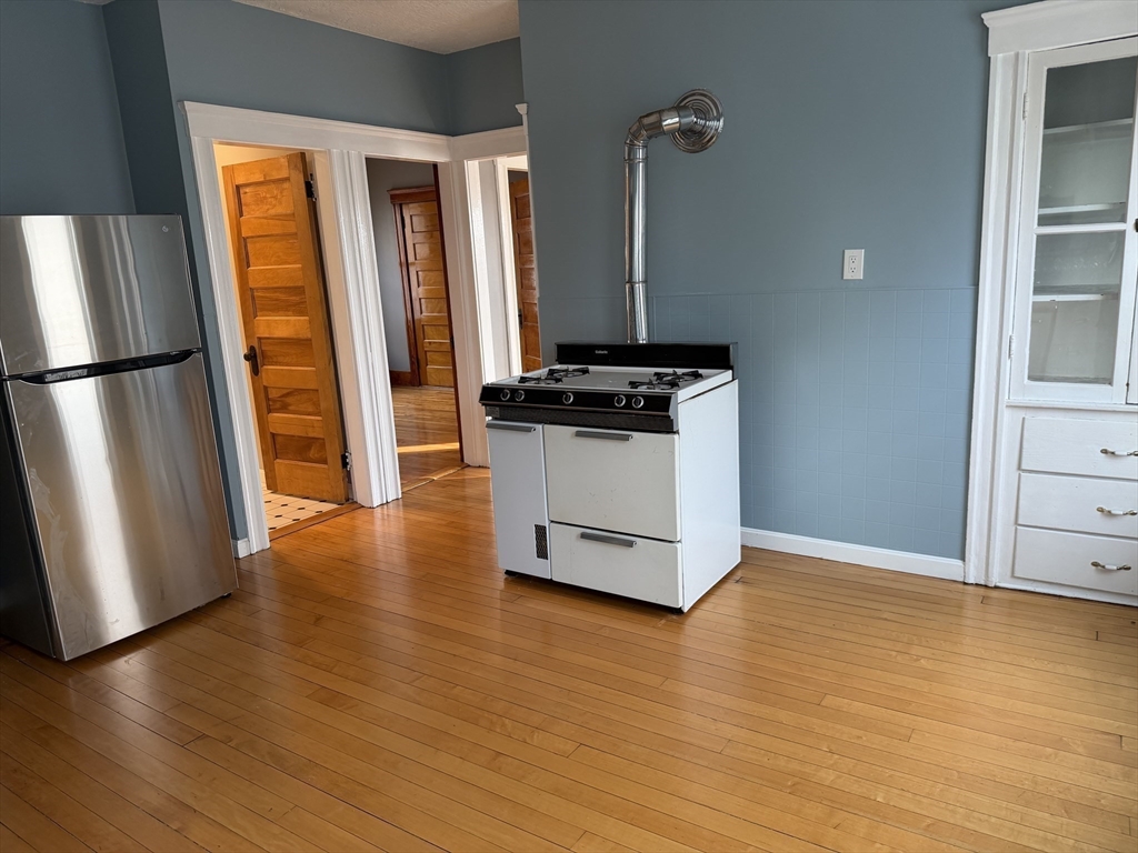 29 Boardman St, Worcester, Massachusetts, 2 Bedrooms Bedrooms, 5 Rooms Rooms,1 BathroomBathrooms,Residential Lease,For Rent,Boardman St,73461854