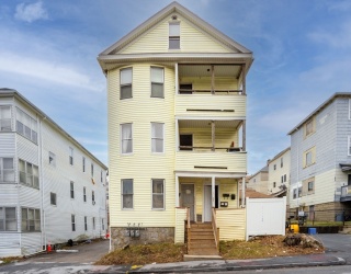 74 Esther St, Worcester, Massachusetts, 12 Bedrooms Bedrooms, 21 Rooms Rooms,3 BathroomsBathrooms,Residential Income,For Sale,Esther St,73461818