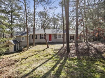 24 Little John Rd, Falmouth, Massachusetts, 3 Bedrooms Bedrooms, 6 Rooms Rooms,2.5 BathroomsBathrooms,Residential,For Sale,Little John Rd,73397038