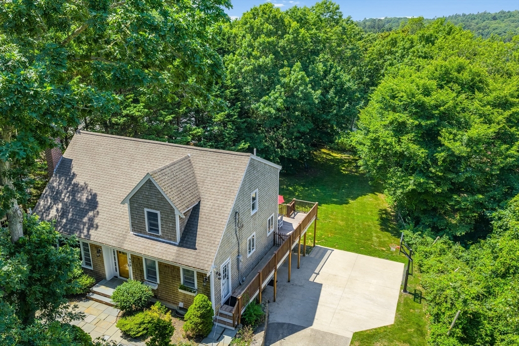 908 W Falmouth Hwy, Falmouth, Massachusetts, 4 Bedrooms Bedrooms, 8 Rooms Rooms,3 BathroomsBathrooms,Residential,For Sale,W Falmouth Hwy,73403740