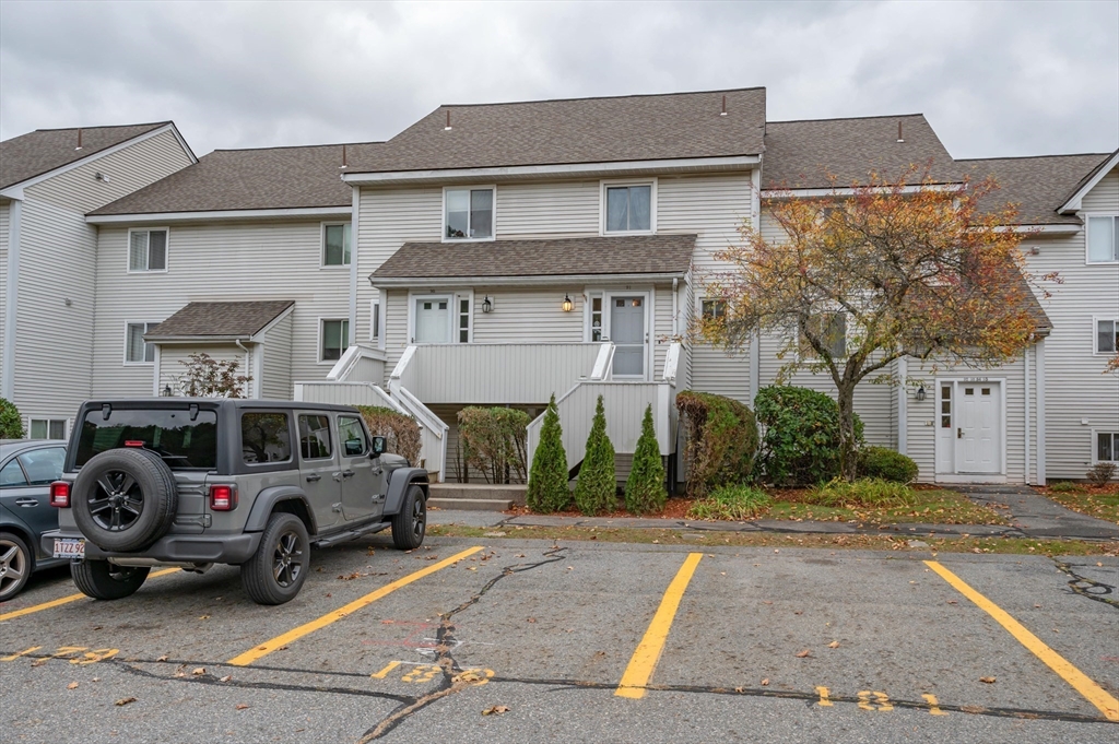 100 Merrimack Avenue, Dracut, Massachusetts, 2 Bedrooms Bedrooms, 4 Rooms Rooms,1.5 BathroomsBathrooms,Residential,For Sale,Merrimack Avenue,73449486