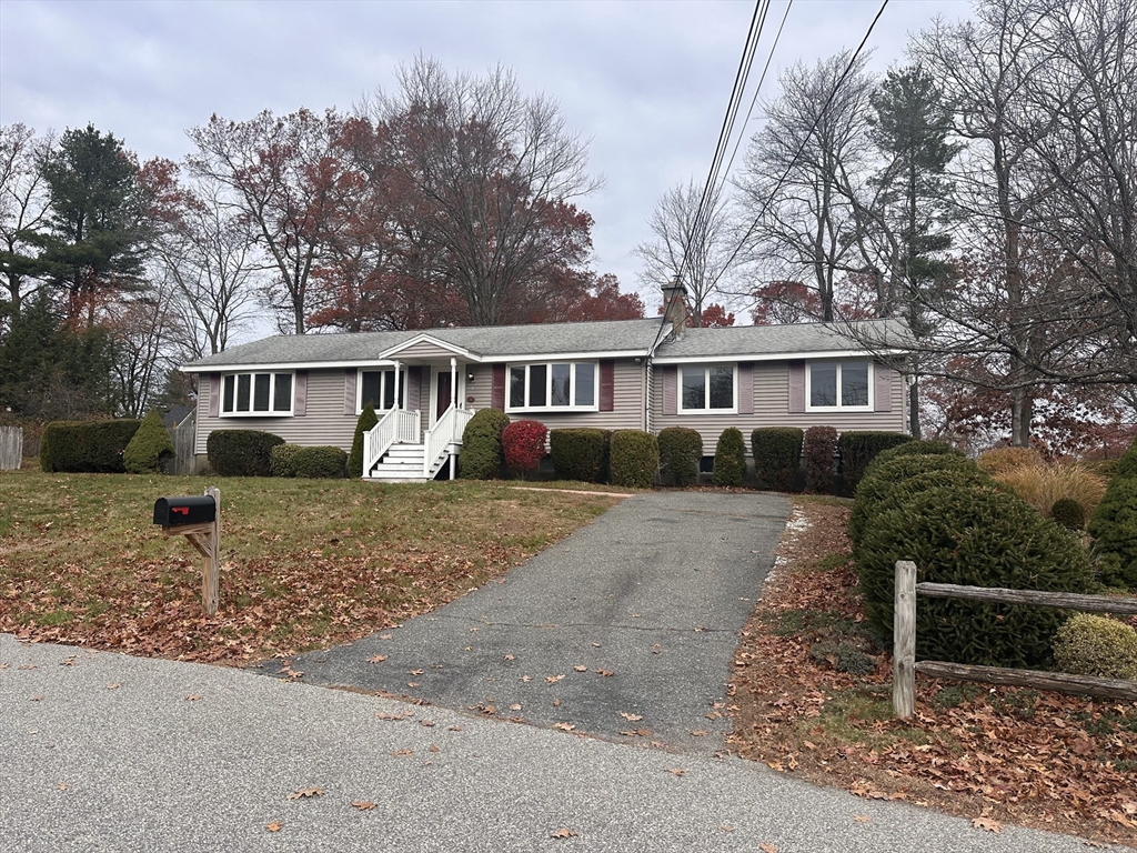 1 Dorothy Rd, Burlington, Massachusetts, 4 Bedrooms Bedrooms, 6 Rooms Rooms,2 BathroomsBathrooms,Residential Lease,For Rent,Dorothy Rd,73455205