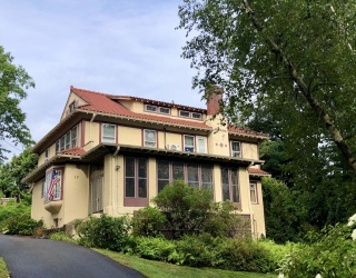 17 Cleveland Street, Holyoke, Massachusetts, 6 Bedrooms Bedrooms, 11 Rooms Rooms,2.5 BathroomsBathrooms,Residential,For Sale,Cleveland Street,73426207