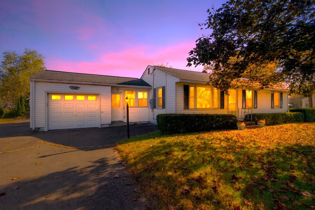 56 Taft St, Agawam, Massachusetts, 3 Bedrooms Bedrooms, 8 Rooms Rooms,1 BathroomBathrooms,Residential,For Sale,Taft St,73443705