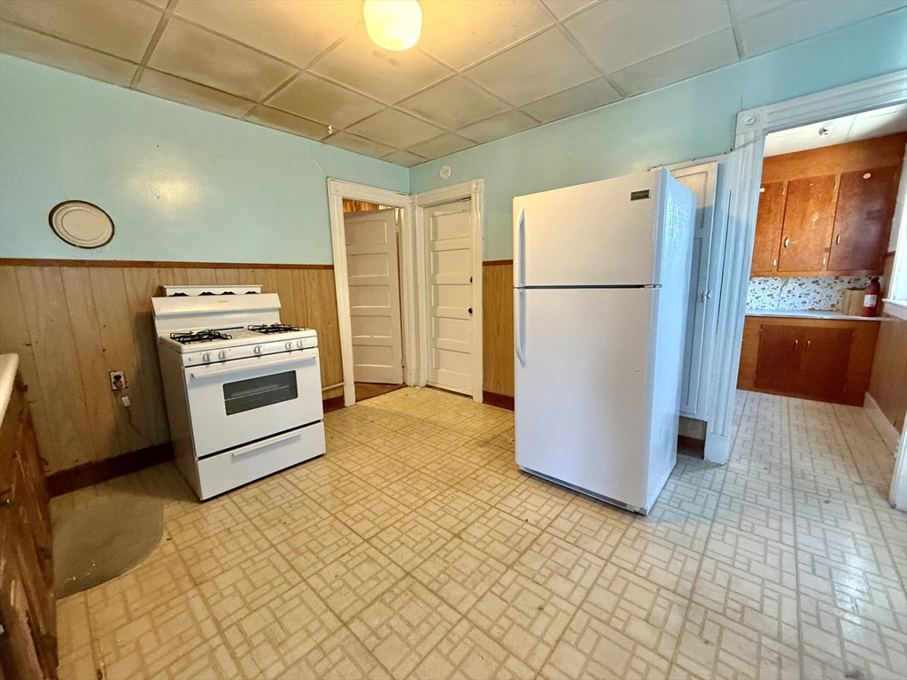 21 Oakland Ave, Everett, Massachusetts, 2 Bedrooms Bedrooms, 6 Rooms Rooms,1 BathroomBathrooms,Residential Lease,For Rent,Oakland Ave,73414304