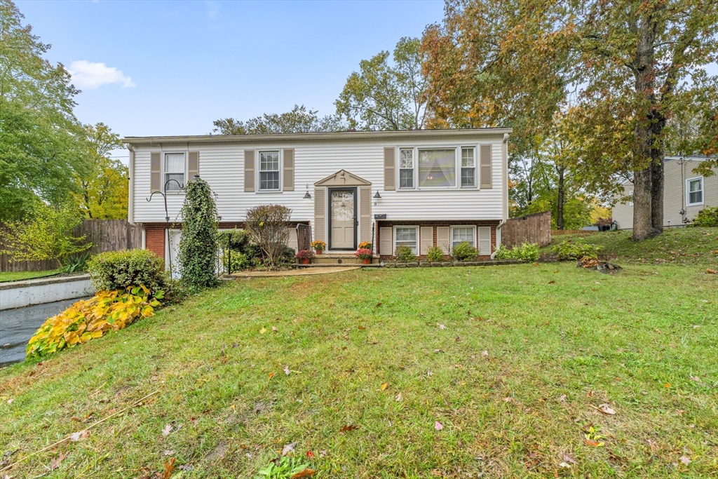 8 Holly Tree Lane, New Bedford, Massachusetts, 4 Bedrooms Bedrooms, 8 Rooms Rooms,1.5 BathroomsBathrooms,Residential,For Sale,Holly Tree Lane,73446160