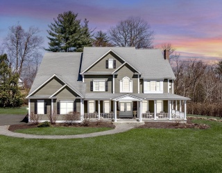 2 Gableview Lane, Southwick, Massachusetts, 5 Bedrooms Bedrooms, 10 Rooms Rooms,4.5 BathroomsBathrooms,Residential,For Sale,Gableview Lane,73351764