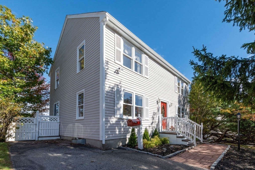 23 Wight St, Waltham, Massachusetts, 3 Bedrooms Bedrooms, 8 Rooms Rooms,2.5 BathroomsBathrooms,Residential,For Sale,Wight St,73446401