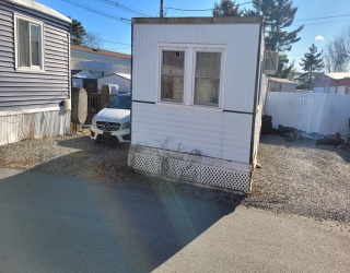 98 Newbury Street, Danvers, Massachusetts, 1 Bedroom Bedrooms, 3 Rooms Rooms,1 BathroomBathrooms,Residential,For Sale,Newbury Street,73461883